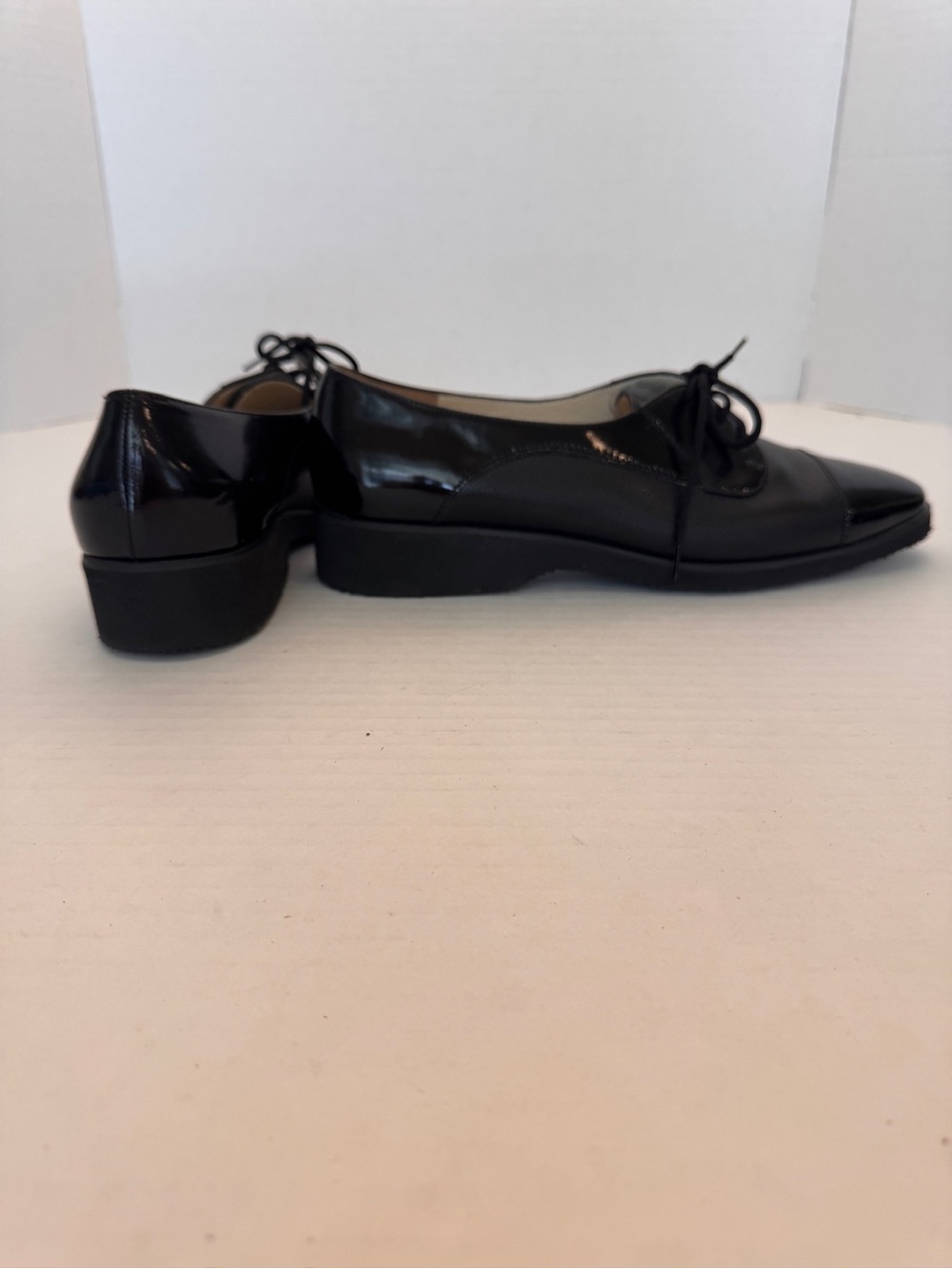 Salvatore Ferragamo Black Patent Leather Cap Toe Oxford Shoes Women's Size 10.5